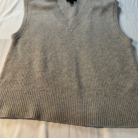 Banana Republic Gray Knit Vest - Picture 4 of 6